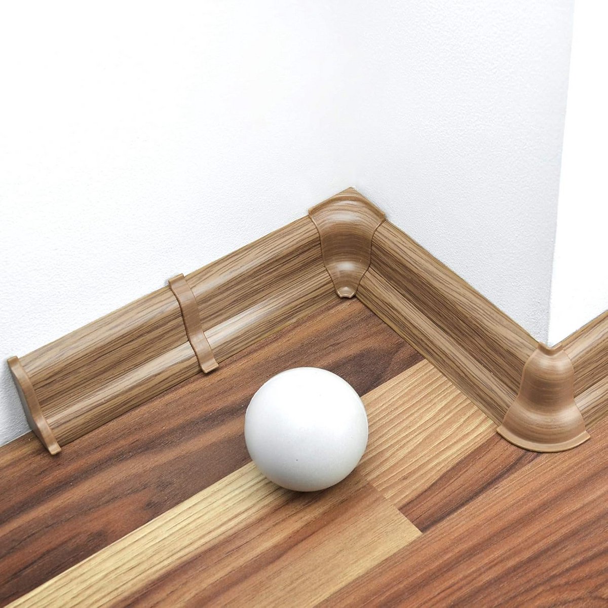 PVC Buitenhoek Plintafwerking in Eiken Laminaatlook - 52 mm