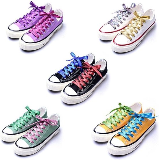 Collage van sneakers in verschillende kleuren met bijpassende glitterveters.