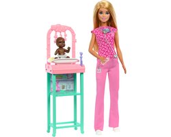 foto van Barbie Careers Babydokterspop - Barbiepop