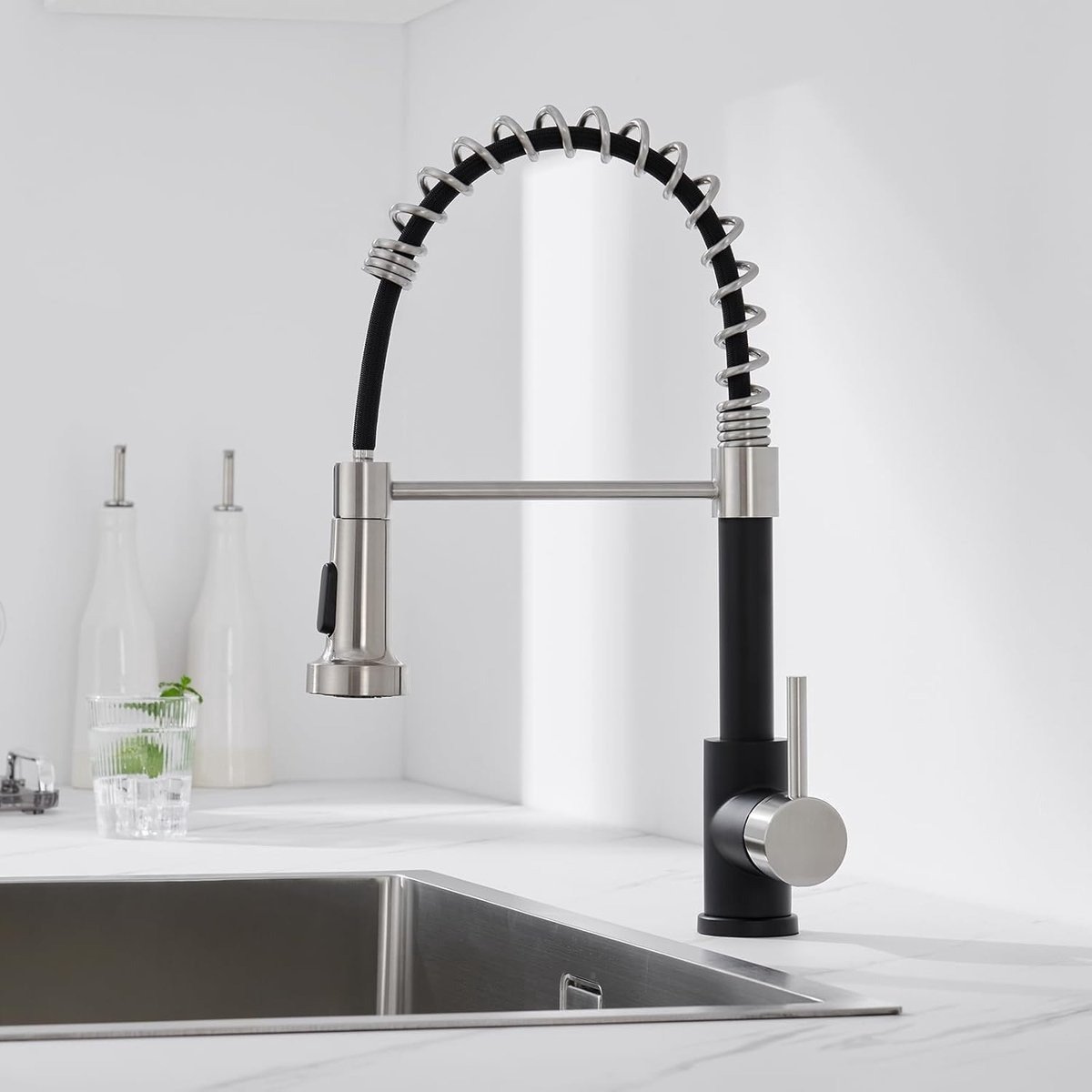 QPFO® Zwarte Keukenkraan met Uittrekbare Douche - 2 Straalsoorten - 360° Draaibare RVS Mengkraan voor Spoelbak - Hogedruk