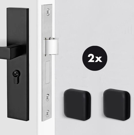 Zwarte deurklink met slot, naast een RVS slotkast. Twee zwarte, vierkante deurstoppers liggen op de witte deur. "2x" cirkel.
