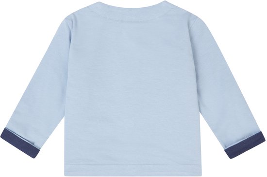 Lichtblauwe longsleeve met donkerblauwe omslag aan de mouwen. De achterkant is effen.