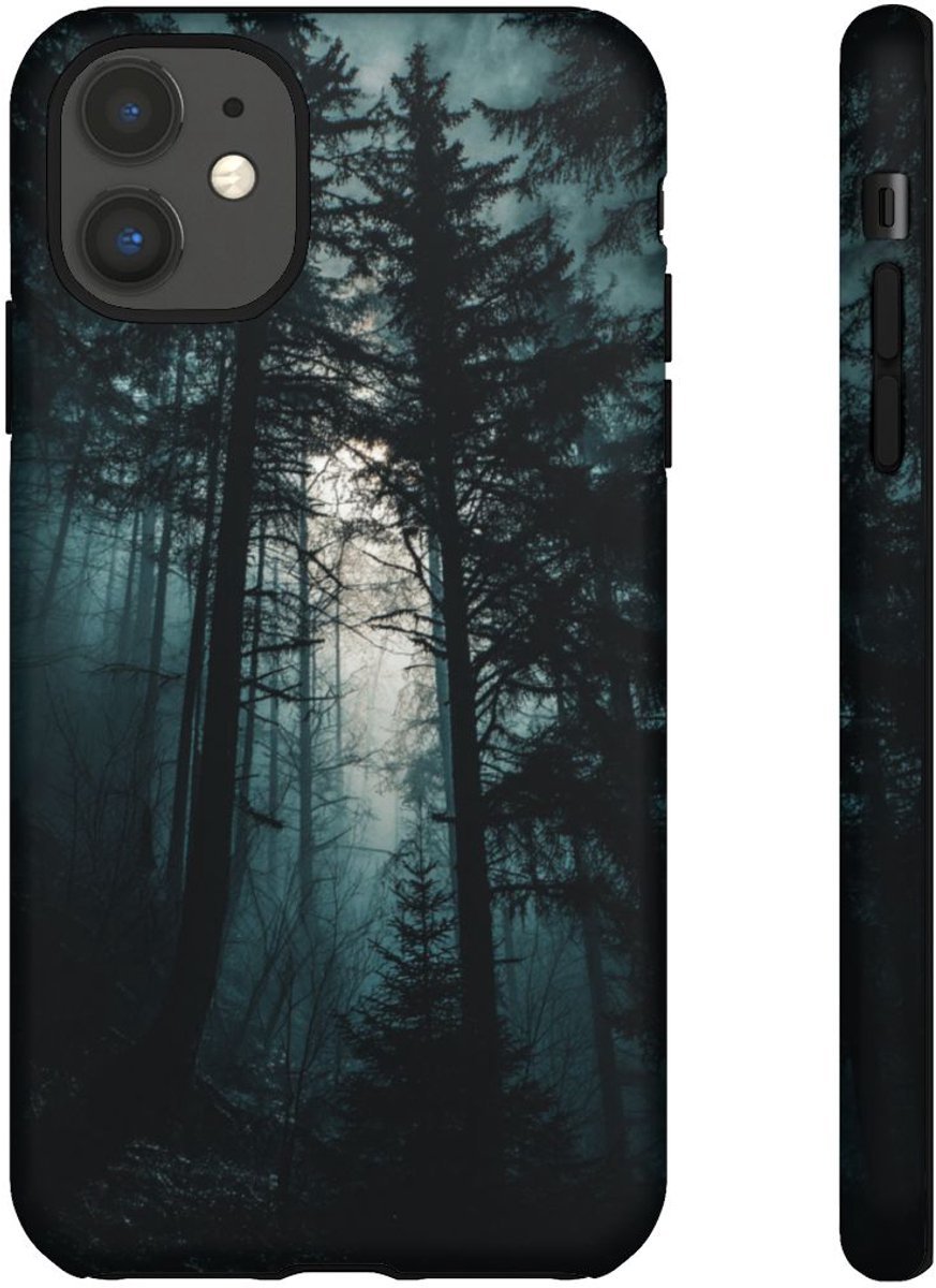 Donkere Mistige Bos Silhouetten – Telefoonhoesje Geschikt voor iPhone 11