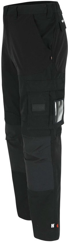 Zwarte werkbroek met een reflecterend vak op de cargozak.
