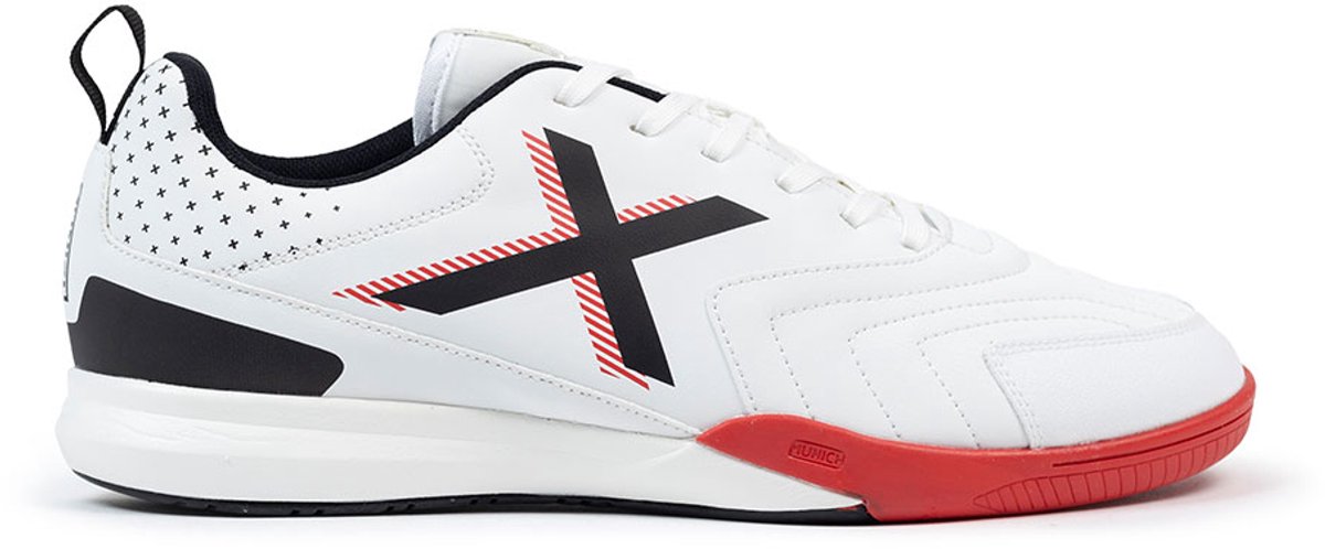 Witte indoor voetbalschoenen met zwart-rode details en gestructureerde teen, model Munich Rondito 11, EU 45.