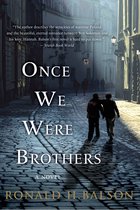 Boekomslag van 'Once We Were Brothers' met twee personen die hand in hand lopen door een straat in een stad, met de tekst 'ONCE WE WERE BROTHERS' en de naam Ronald H. Balson.