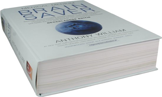 Gesloten boek Medical Medium Brain Saver, Nederlandse editie, met een afbeelding van bosbessen.