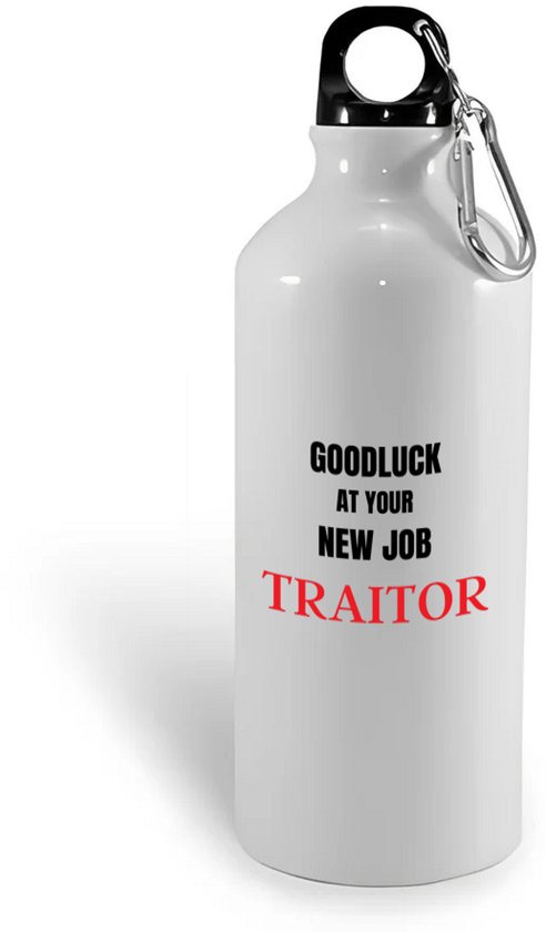 Bouteille d'eau blanche avec inscription noire 'GOODLUCK AT YOUR NEW JOB TRAITOR'.