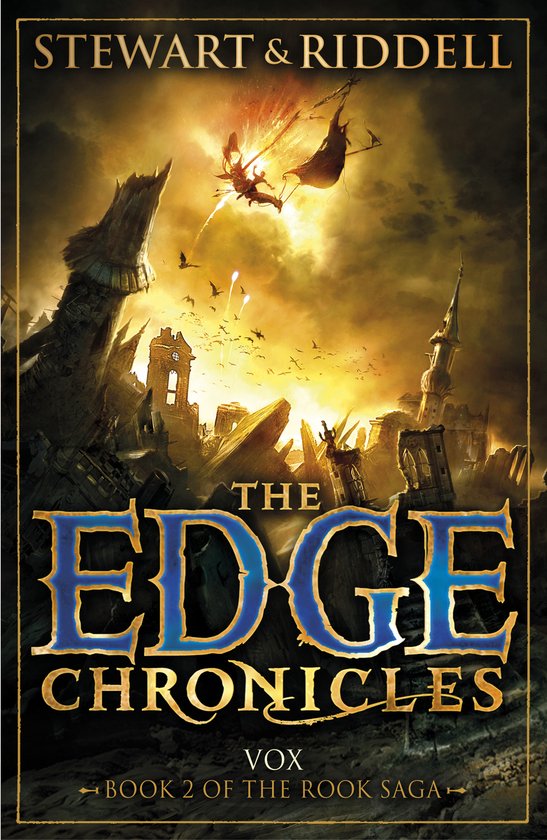 Boekomslag van 'The Edge Chronicles: Vox', met Stewart & Riddell bovenaan. Een fantasiewereld met ruïnes en luchtschepen.