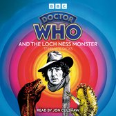 Doctor Who en het Loch Ness Monster, met de vierde Doctor, een zeemonster en een alien, met BBC logo.