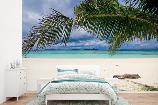 Behang - Fotobehang Rustig en wit strand van Coron Island - Breedte 600 cm x hoogte 400 cm