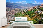 Behang - Fotobehang Bergachtige landschap van Medellín in Colombia - Breedte 390 cm x hoogte 260 cm