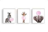 Postercity - Design Canvas Poster Set Zebra Giraffe & Olifant met Roze Kauwgom / Kinderkamer / Babykamer - Kinderposter / Babyshower Cadeau / Muurdecoratie / 30x21cm / A4
