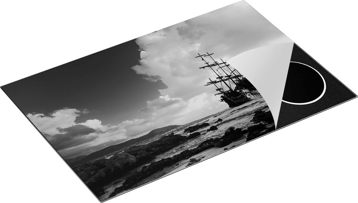 Chefcare Inductie Beschermer Piratenschip aan de Kust bij Zonsondergang - Zwart Wit - 78x52 cm - Afdekplaat Inductie - Kookplaat Beschermer - Inductie Mat