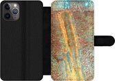 Bookcase Geschikt voor iPhone 11 Pro telefoonhoesje - Roest print - Goud - Metalen - Met vakjes - Wallet case met magneetsluiting