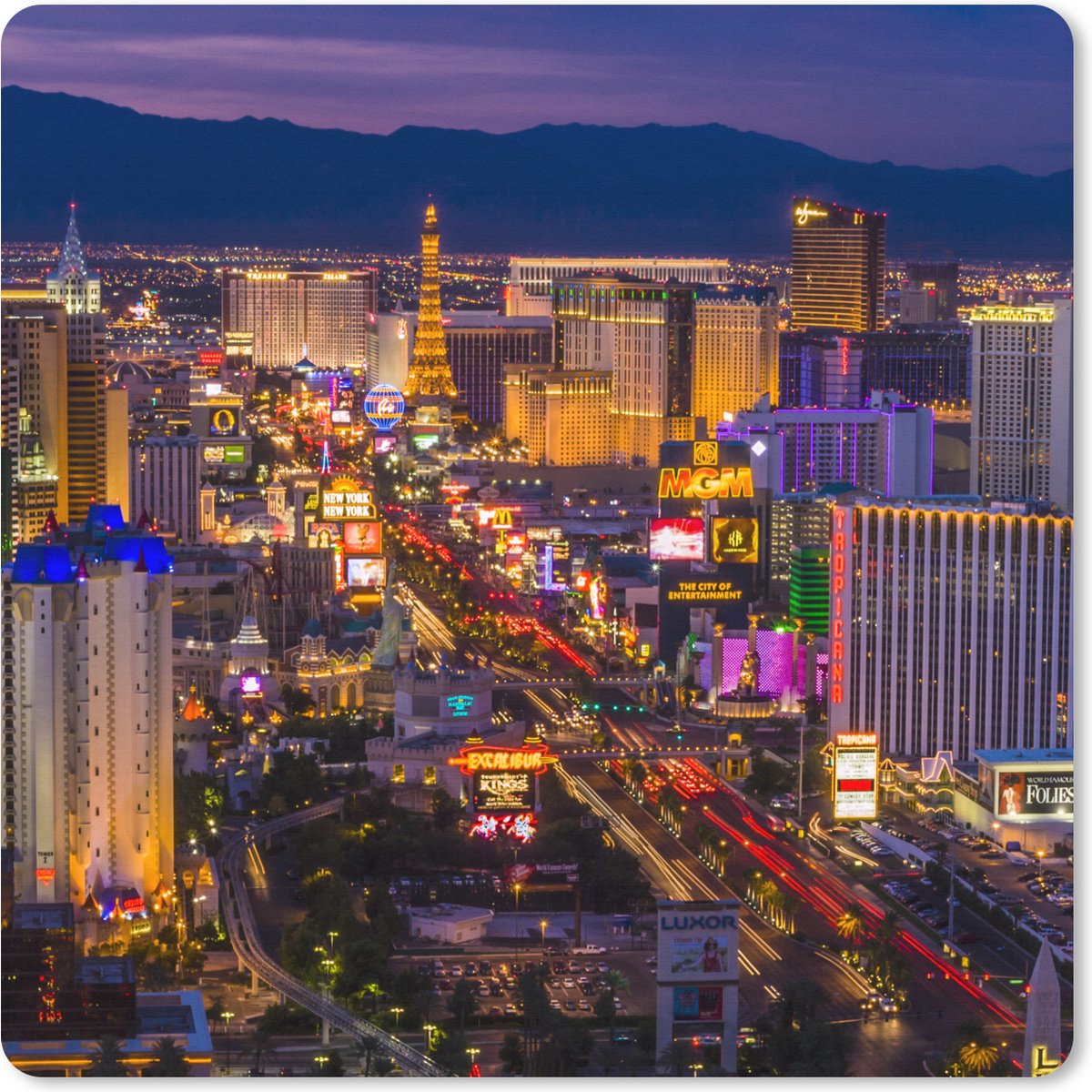 Muismat XXL 60x60 cm - Bureau onderlegger - Bureau mat Nacht - Las Vegas - Paars - Bureaumat - Gaming mousepad xl - Bureaulegger groot - Computer deskmat