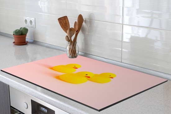 KitchenYeah® Inductie beschermer 80.2x52.2 cm - Badeenden - Geel - Roze - Kookplaataccessoires - Afdekplaat voor kookplaat - Inductiebeschermer - Inductiemat - Inductieplaat mat
