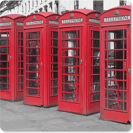 Muismat XXL 40x40 cm - Bureau onderlegger - Bureau mat Zwart-wit foto van vier rode telefooncellen - Bureaumat - Gaming mousepad xl - Bureaulegger groot - Computer deskmat