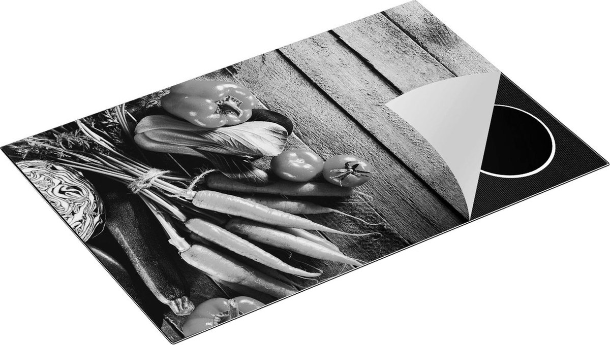 Chefcare Inductie Beschermer Groente op Houten Planken - Groentes - Zwart Wit - 81,2x52 cm - Afdekplaat Inductie - Kookplaat Beschermer - Inductie Mat