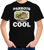 Dieren papegaaien t-shirt zwart kinderen - parrots are serious cool shirt  jongens/ meisjes - cadeau shirt grijze roodstaart papegaai/ papegaaien liefhebber S (122-128)