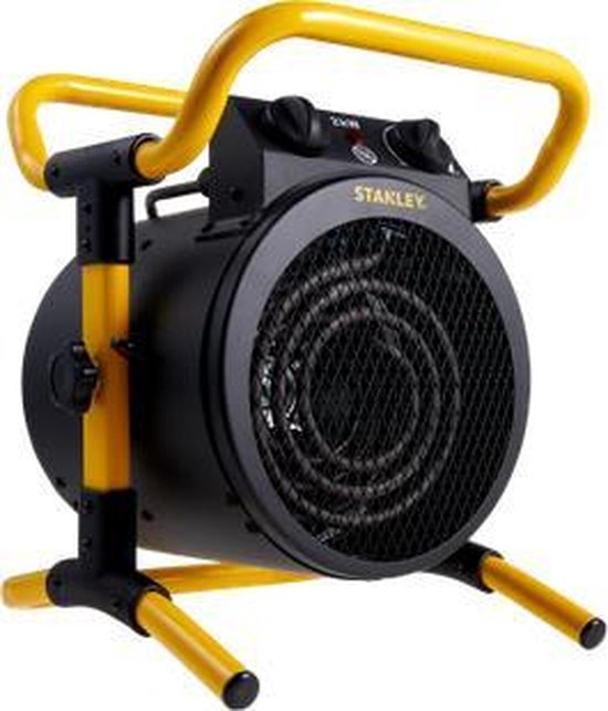 Zwarte 2 kW Stanley kachel met gele accenten en beschermend rooster.