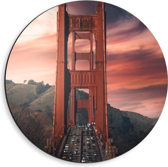 Dibond Wandcirkel - Golden Gate Bridge met Auto's - California - Amerika - 40x40cm Foto op Aluminium Wandcirkel (met ophangsysteem)