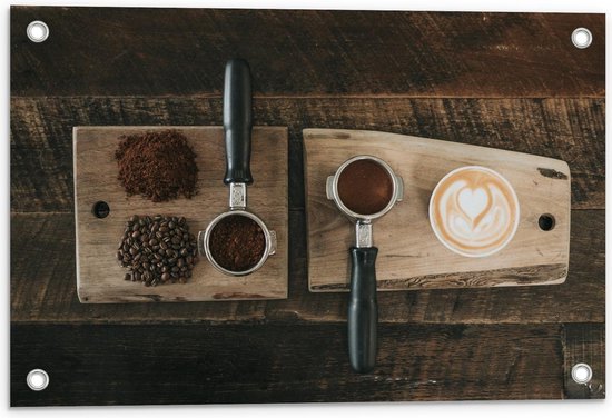 Tuinposter – Gemalen Koffiebonen en Koffie op een Plankje - 60x40cm Foto op Tuinposter  (wanddecoratie voor buiten en binnen)
