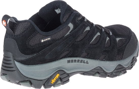 Zwarte Merrell wandelschoen met 'GORE-TEX' en 'Vibram' logo's.