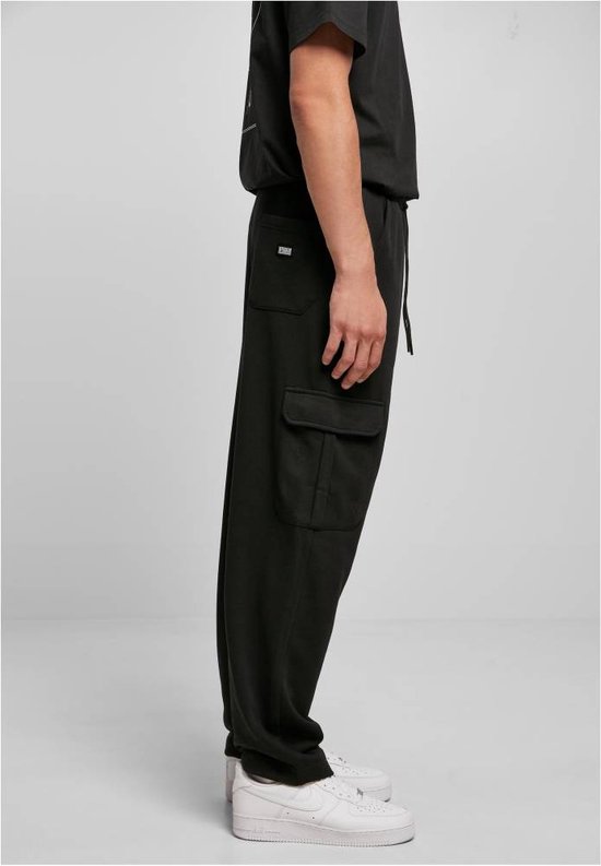 Urban Classics Urban Classics - Cargo Heren joggingbroek - Zwart | Atti Urban Classics Urban Classics - Cargo Heren joggingbroek - Zwart | Atti