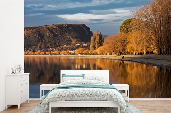 Reflet de saules d'automne dans le lac Wanaka en Nouvelle-Zélande papier peint photo vinyle largeur 360 cm x hauteur 240 cm - Tirage photo sur papier peint (disponible en 7 tailles)