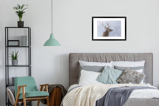 Photo en cadre - Cerf en cadre photo hiver noir avec passe-partout blanc 40x60 60x40 cm - Affiche sous cadre (Décoration murale salon / chambre)