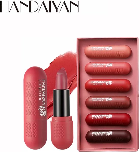 Geleverde matte lipsticks in geschenkdoos, met één lipstick opengeklapt.