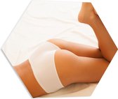 PVC Schuimplaat Hexagon - Liggende Vrouw in Ondergoed op Witte Lakens - 50x43.5 cm Foto op Hexagon (Met Ophangsysteem)