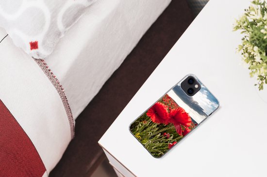 Coque pour iPhone 13 mini - Coquelicots contre un ciel d'orage dramatique - Coque en Siliconen pour téléphone