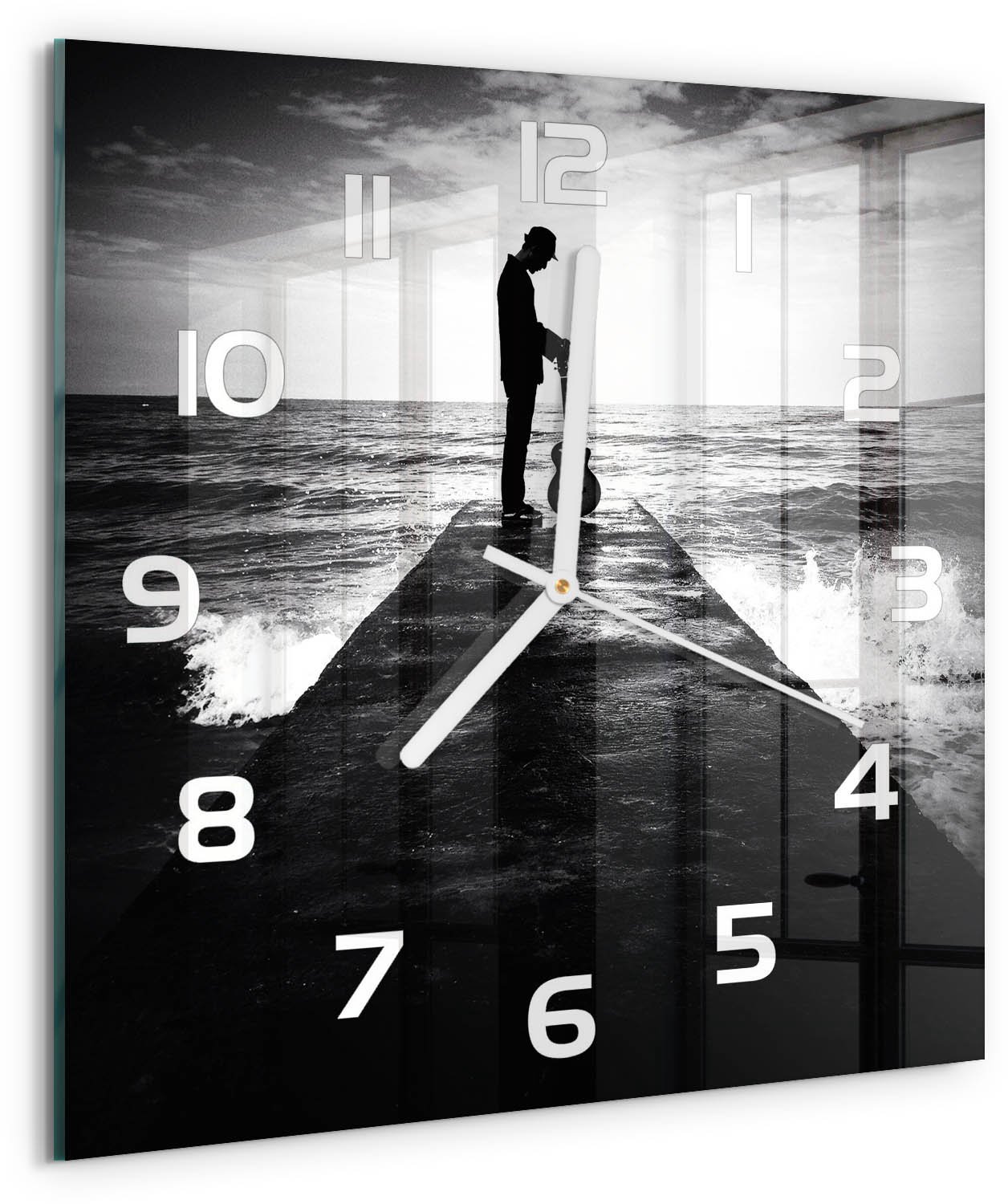 TULUP Wandklok - Gitarist op de pier Moderne Wandklok Glas - 30x30 cm - Zwart-wit Wandklok Glas Decoratie - Witte handen - Vierkante Klok - Glazen Wandklok Design - Klok Glas Met Opdruk