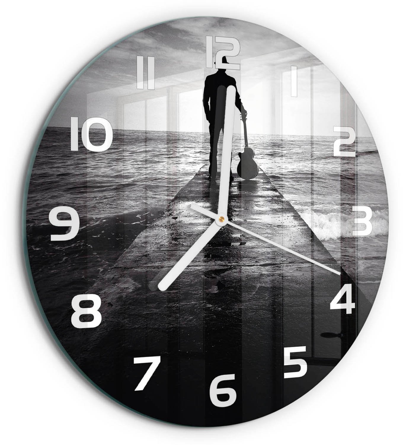 TULUP Wandklok - Gitarist op de pier Glazen Wandklok Design - fi30 cm - Zwart-wit Klok Glas Met Opdruk - Witte handen - Ronde Klok - Wandklok Glas Met Motief - Decoratieve Glazen Klok
