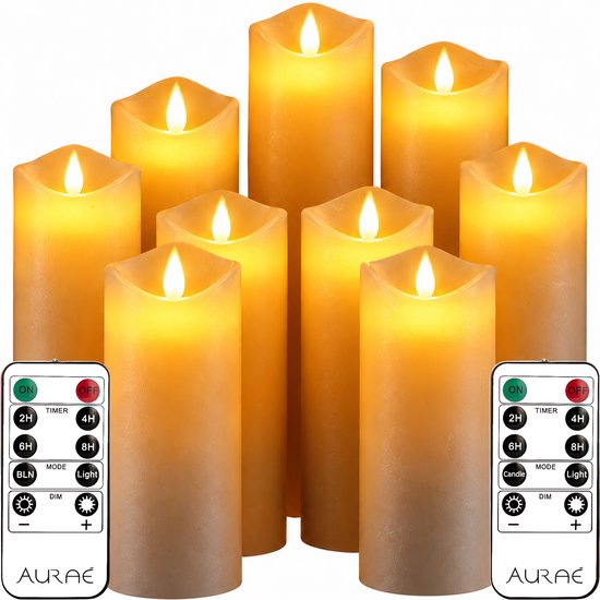Set van negen ivoren ledkaarsen met bewegende vlammen, vergezeld van twee afstandsbedieningen. Witte en beige tinten.