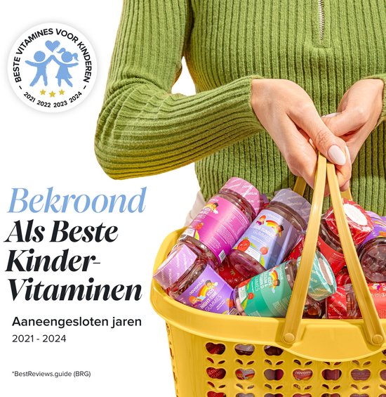 Handen houden een gele mand met diverse Novomins gummies vast, met een 'Beste Kinder-Vitamines' award label.