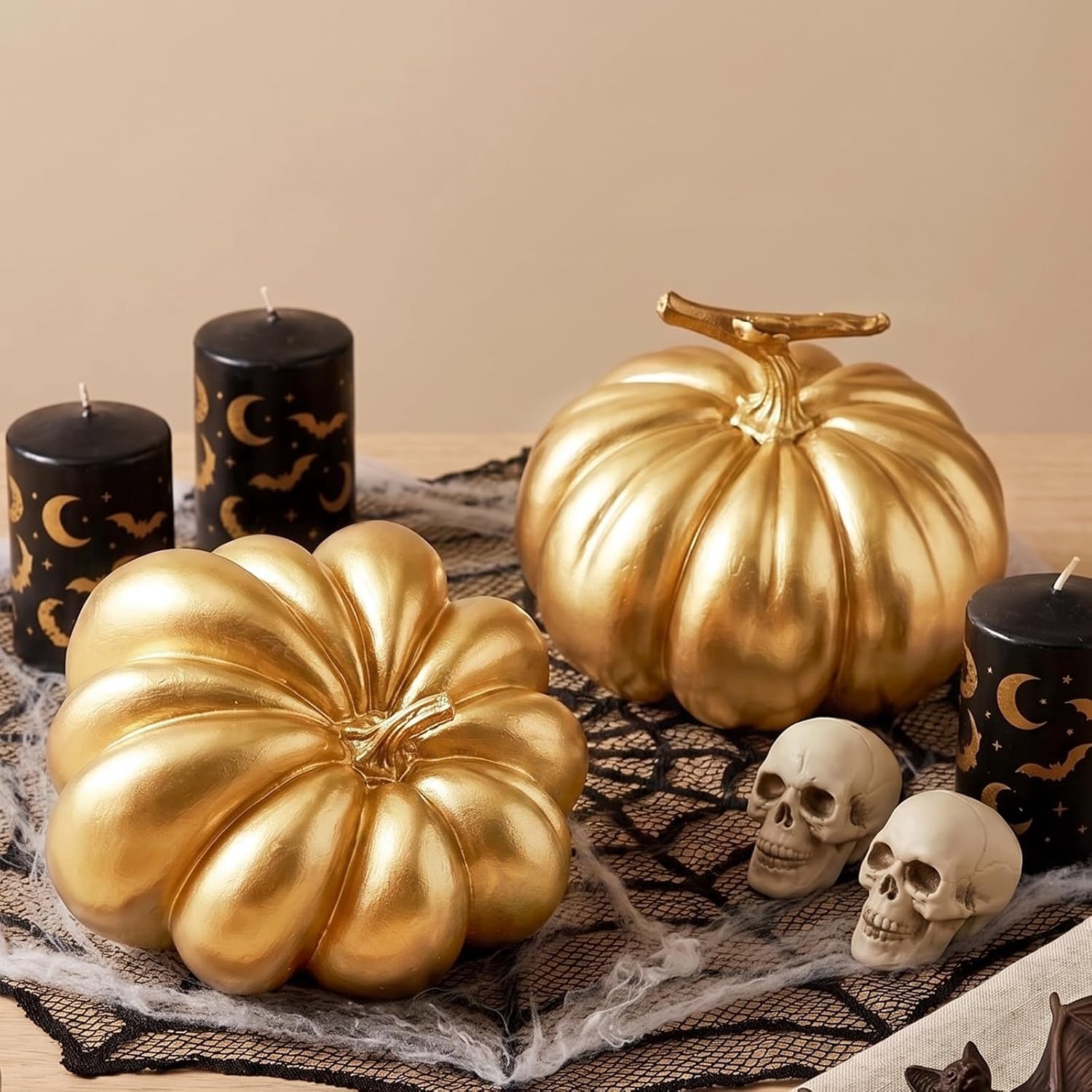 Pompoen decor set van 2 - unieke gouden hars pompoenen - elegant en modern - perfect voor herfst decoratie - Vemera