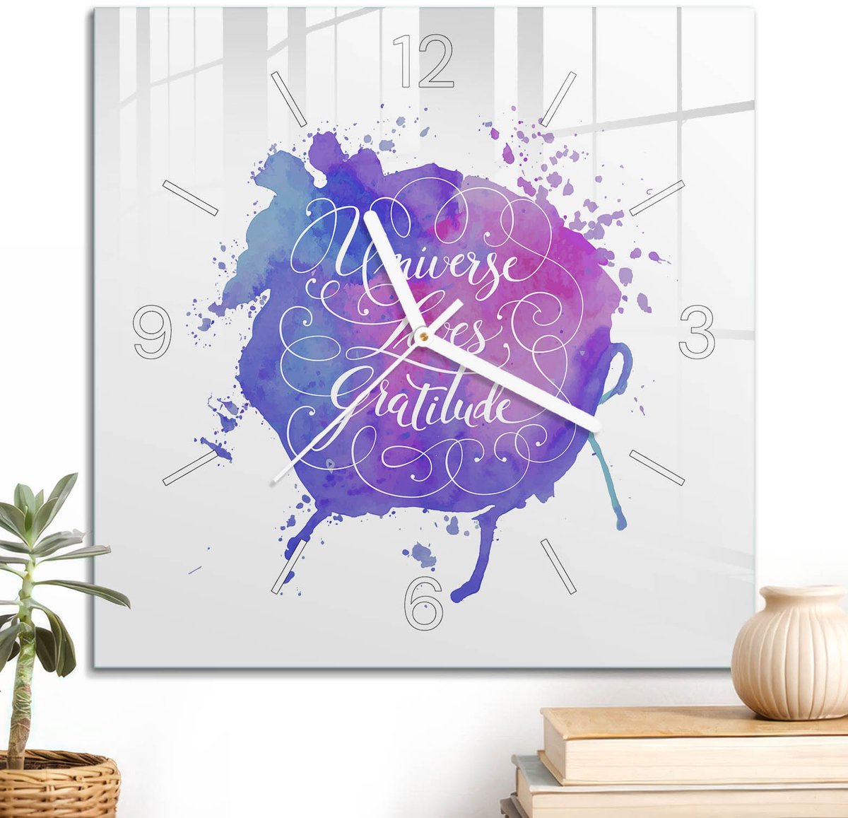 ArtPrintCave Paars Glazen Klok - 30x30 cm - Wandklok Vierkant - Kleurrijk Citaat Wandklok Keuken - Kunst Unieke Klok - Witte Klokwijzers