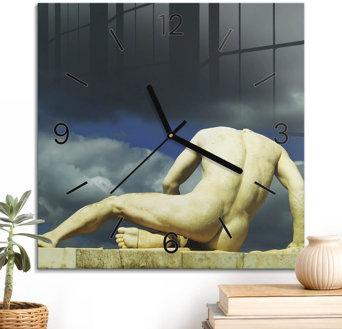 ArtPrintCave Blauw Glazen Klok - 30x30 cm - Wandklok Vierkant - Dramatisch Standbeeld Wandklok Keuken - Mensen Unieke Klok - Zwarte Klokwijzers
