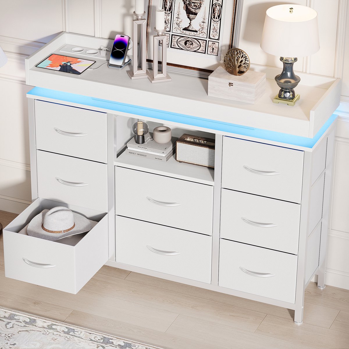 Ladekast met 8 stoffen lades, RGB LED-verlichting en oplaadstation, Smalle opbergkast met stalen frame, anti-tip beveiliging, Stoffcommode voor slaapkamer, woonkamer en hal, 108x30x82 cm, Wit