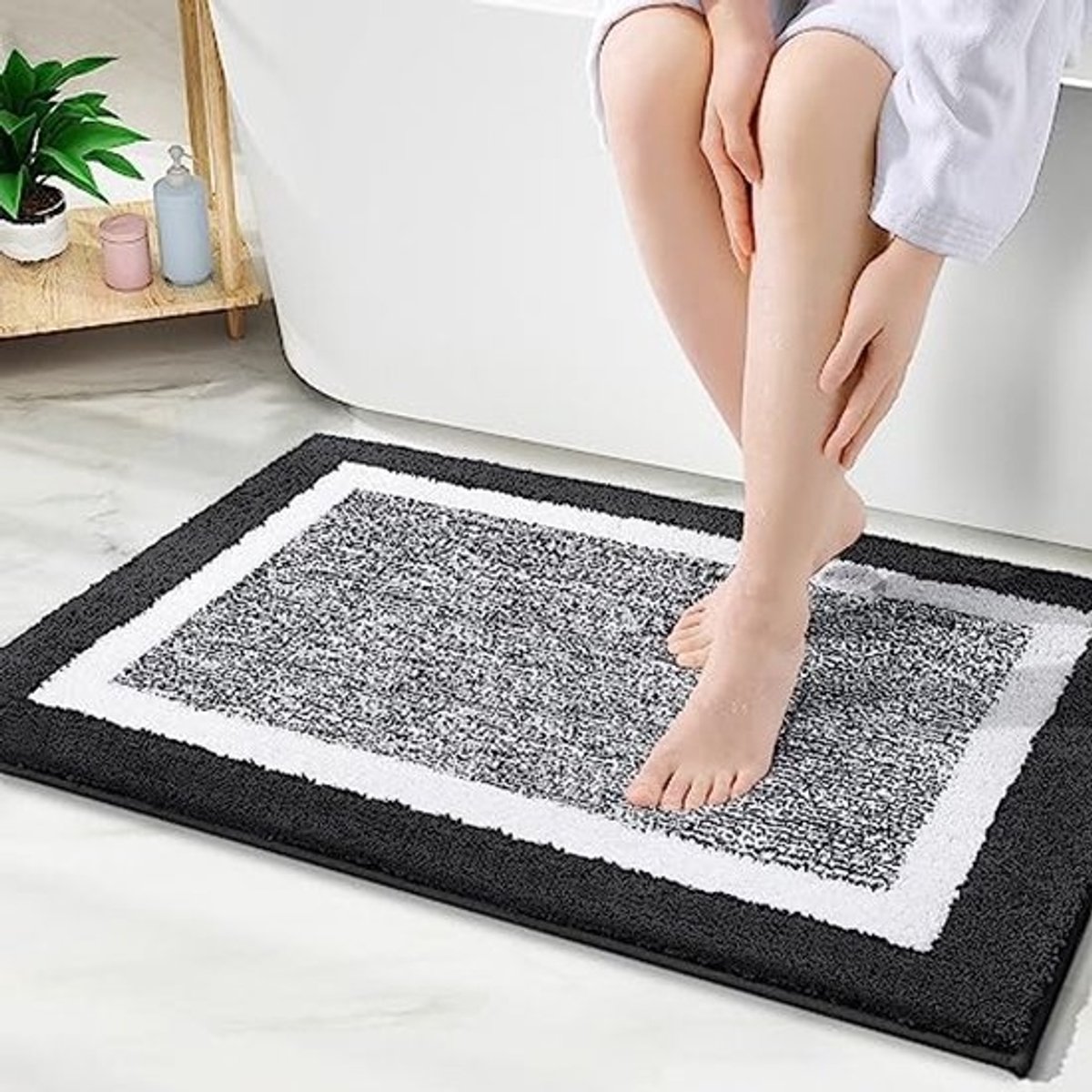 Antislip Microvezel Badmatten - Extra Zacht en Absorberend, Machinewasbaar en Sneldrogend - 50 x 75 cm - Zwart