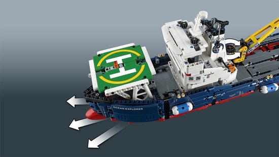 Voorzijde van de LEGO Technic Oceaanonderzoeker, met 'OCEAN EXPLORER' op de romp, helikopterplatform en rode punt.