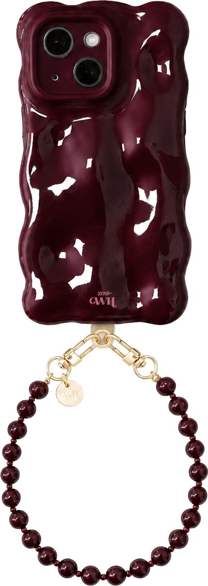 xoxo Wildhearts Bubbly case Burgundy - Burgundy Muse (kort koord) - geschikt voor iPhone 13 - Hoesje met telefoonkoord - golvend hoesje met kralenketting - Telefoonhoesje met afneembaar koord - schokbestendig - Bordeaux rood / Burgundy