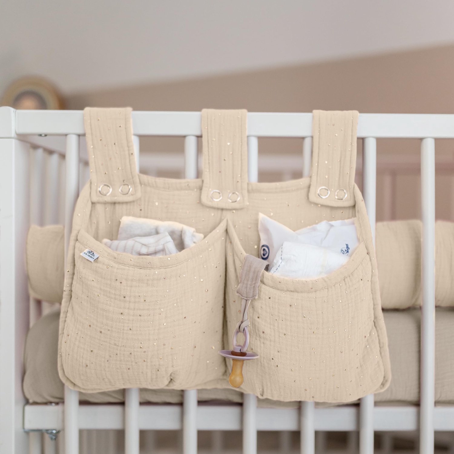 LILIMAUS Bed organizer voor kinderbed met gouden details - hangend bedtasje met 2 vakken - mousseline katoen - crème
