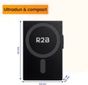 Zwarte R2B pasjeshouder met afmetingen 9,5 cm hoog, 6,2 cm breed en 0,5 cm dik. Tekst: Ultradun & compact.