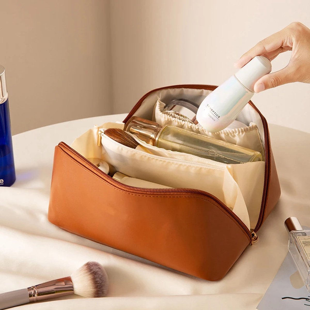 Make-Up Tas - Kleur: Cognac Bruin - Make Up Etui - Make Up Reistas - Toilettas - Make Up Organizer - Multifunctionele Toilettas - Cadeau voor Vrouw, Moeder & Vriendin - XL Makeup Tas - Grote Makeuptas - Make-up Organizer - Grote Toilettas Reizen
