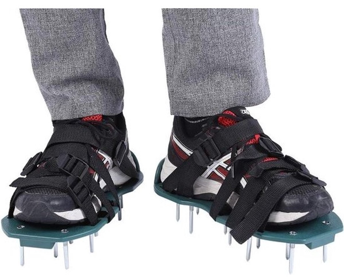 Gazonbeluchting Sandalen met Spikes - Verstelbare Riemen en Gespen - One Size Fits All - Tuin Patio Tuinaarde - 4 Straps .