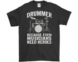 Drummer Shirt – BECAUSE EVEN MUSICIANS NEED HEROES – Muzikanten Outfit – Unisex T-Shirt voor Dames & Heren – Origineel Cadeau